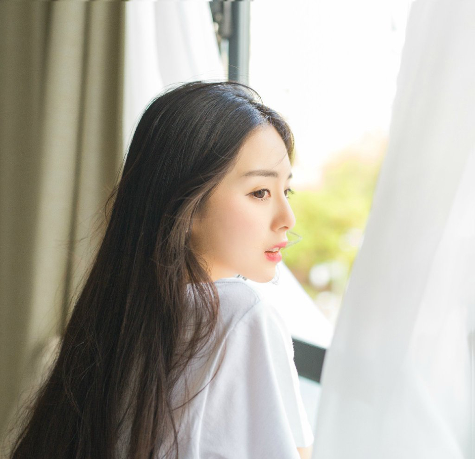 友谊真是一样最神圣的东西，不仅值得特别推崇，而是值得永远赞扬。